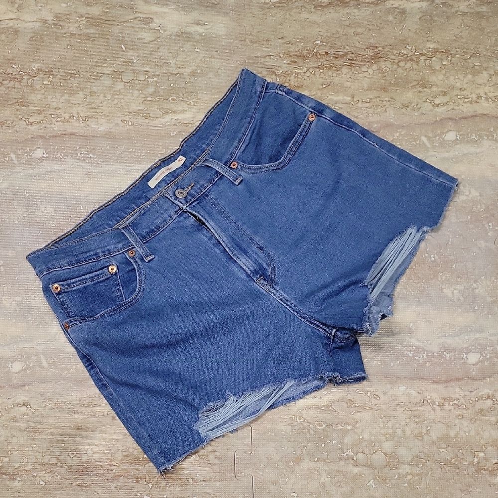 LEVIS WOMENS JEAN SHORTS SIZE 32 WAIST +-
